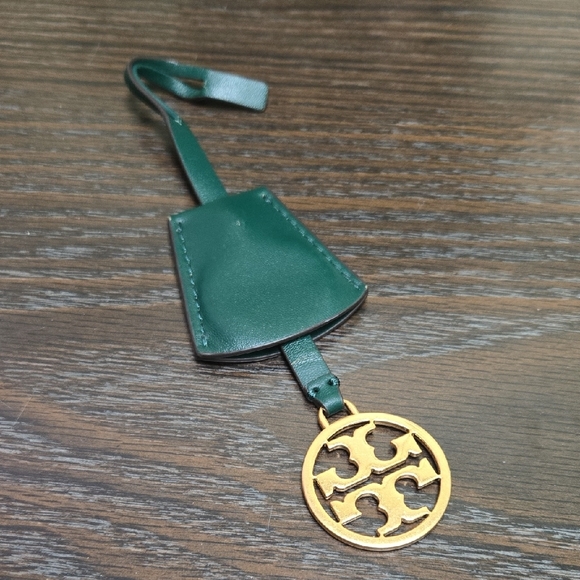 Tory Burch Leather Clochette Bag Charm Green Gold - Picture 2 of 4
